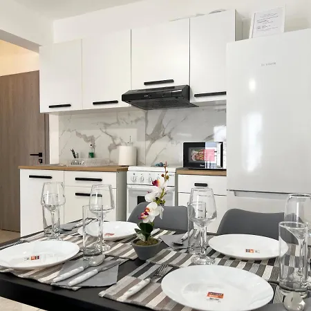 Апартаменти Albert's Marina 15 *