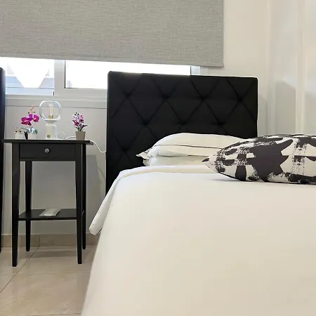 Albert's Marina 15 ラルナカ