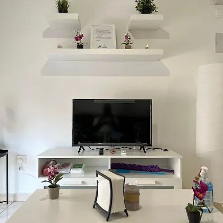 Апартаменти Albert's Marina 15 *