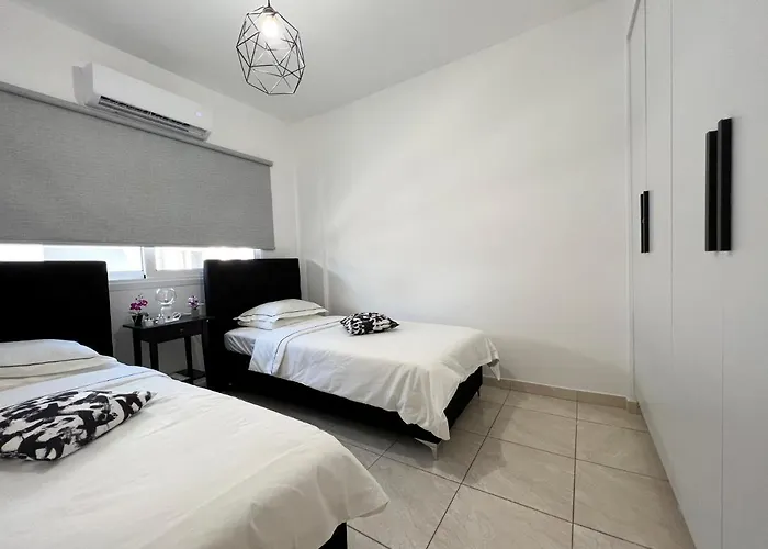 Апартаменти Albert's Marina 15 *