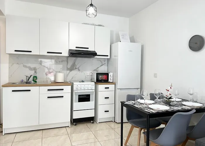 Albert's Marina 15 * Larnaca